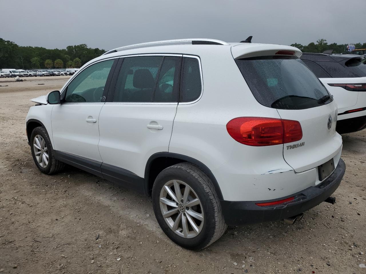 WVGRV7AX7HK019797 2017 Volkswagen Tiguan Wolfsburg