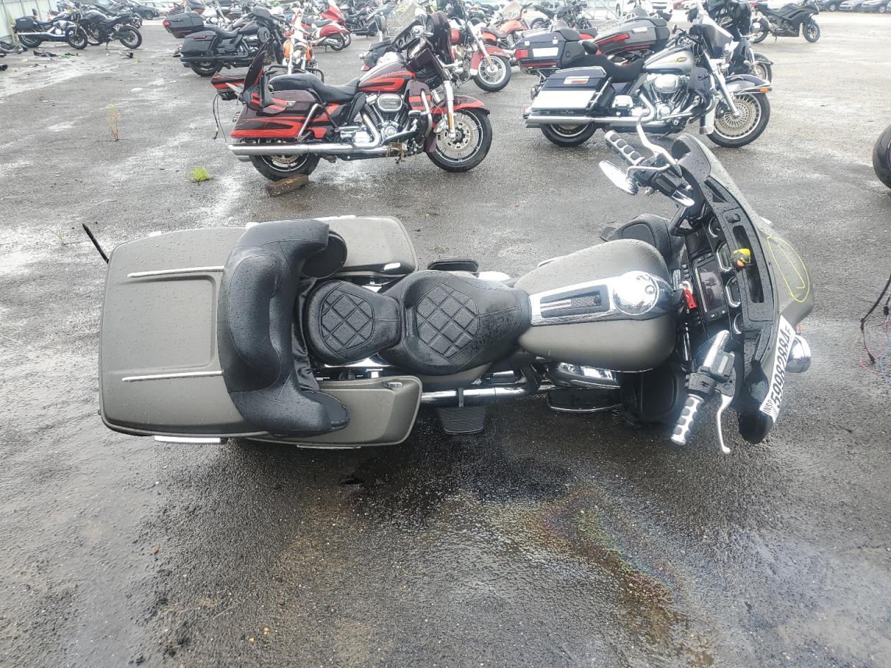 1HD1KKD16JB667608 HARLEY-DAVIDSON FLHTKL ULT 2018