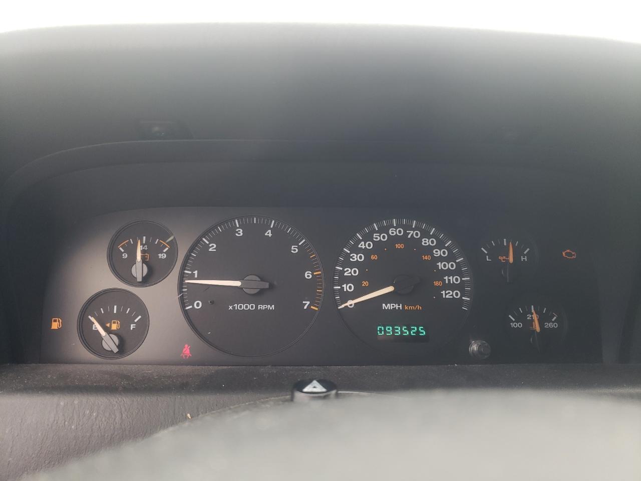 1J4GW48SX4C225437 2004 Jeep Grand Cherokee Laredo