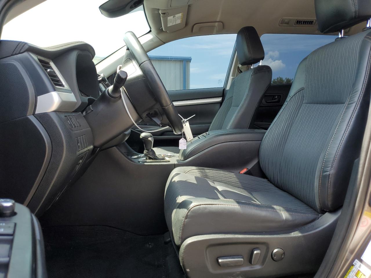 5TDZZRFH5KS344177 2019 Toyota Highlander Le