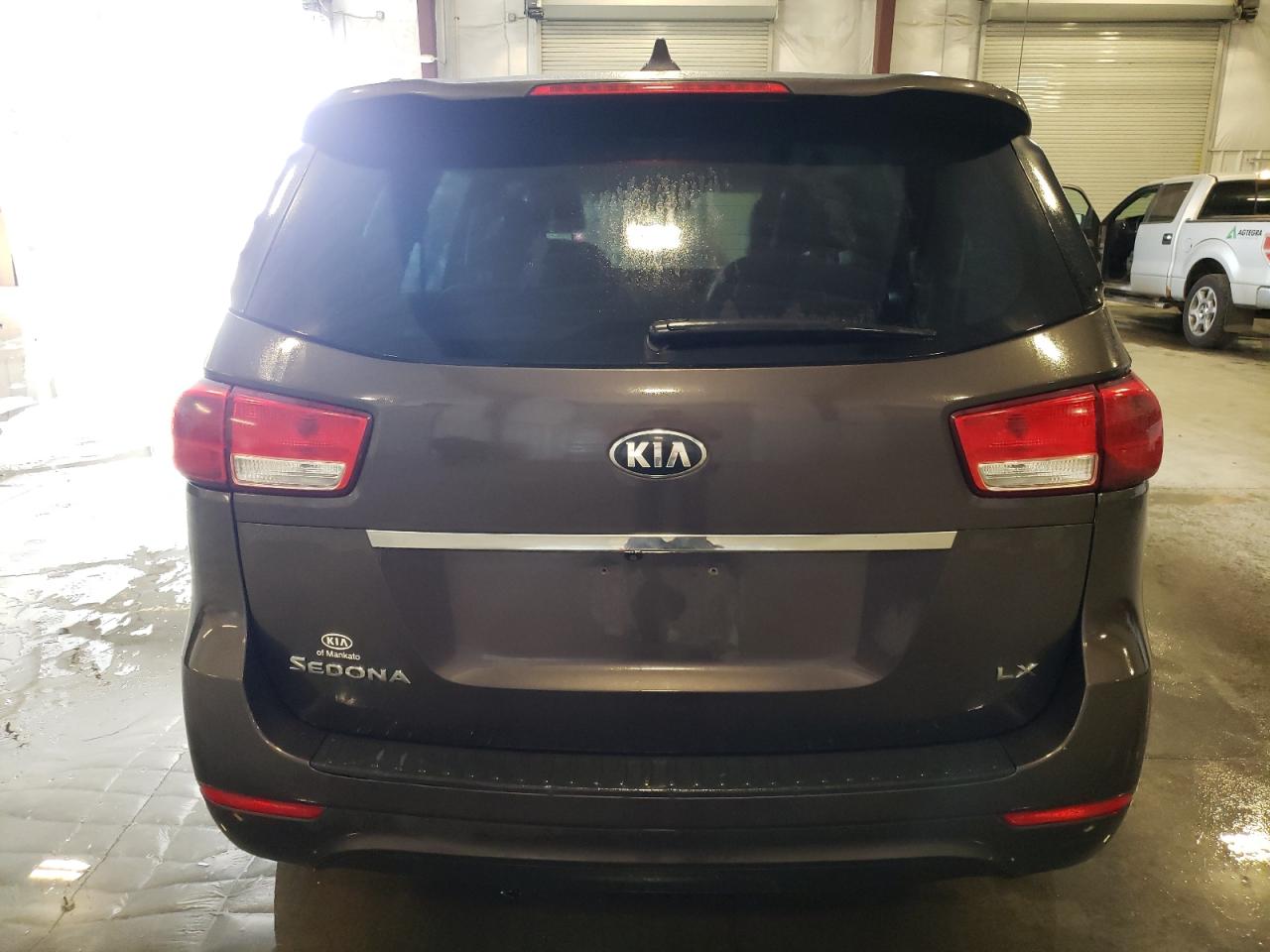 KNDMB5C1XF6040346 2015 Kia Sedona Lx