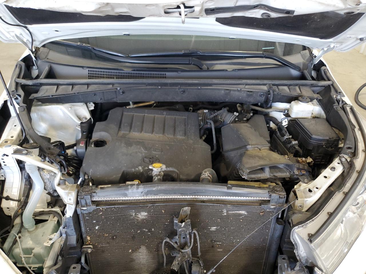 5TDZKRFH1ES012133 2014 Toyota Highlander Le