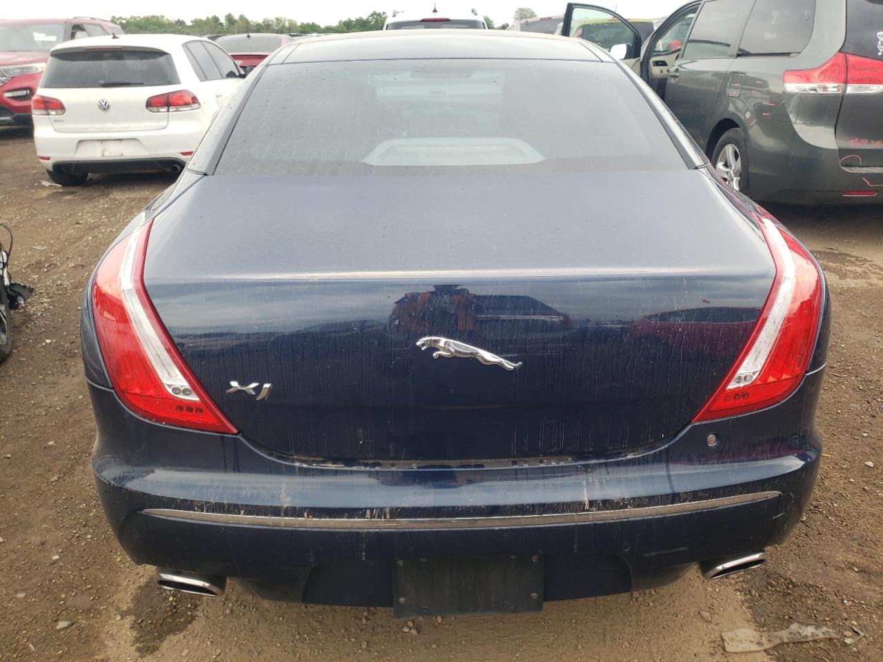 SAJWA1CB1BLV03470 2011 Jaguar Xj