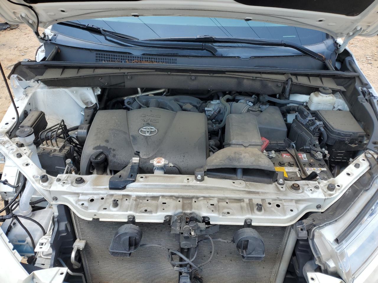 5TDJZRFH5JS908115 2018 Toyota Highlander Se