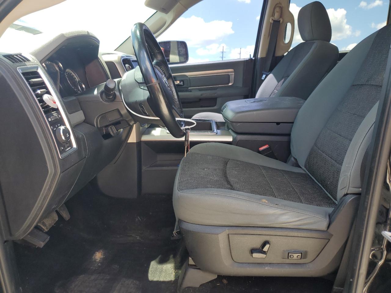 1C6RR7LG4ES306166 2014 Ram 1500 Slt