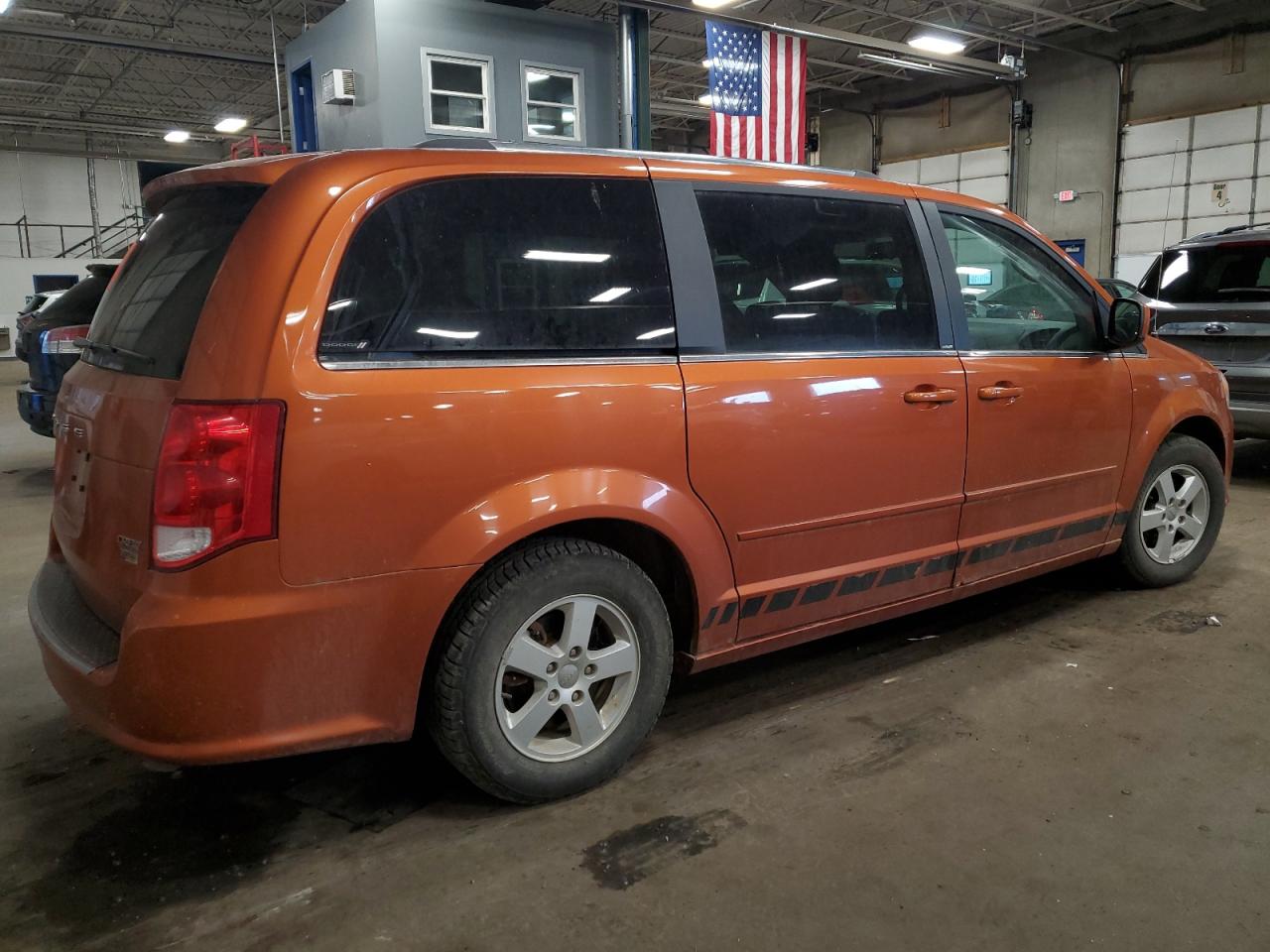 2D4RN5DG2BR705617 2011 Dodge Grand Caravan Crew