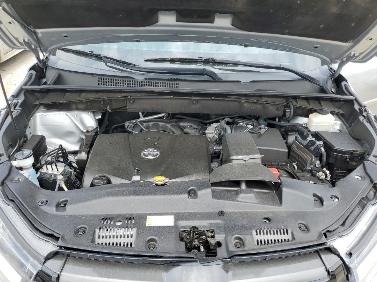 5TDJZRFH9HS426631 2017 Toyota Highlander Se