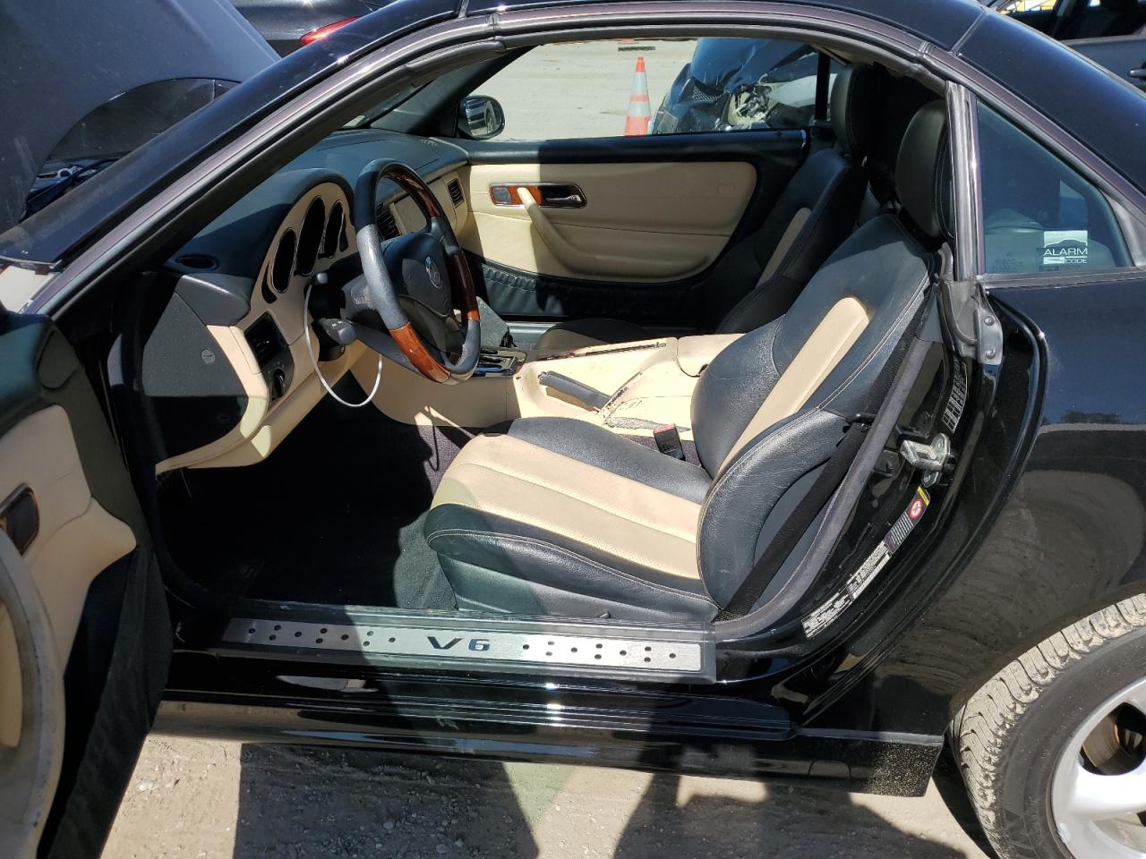 WDBKK65F21F193204 2001 Mercedes-Benz Slk 320