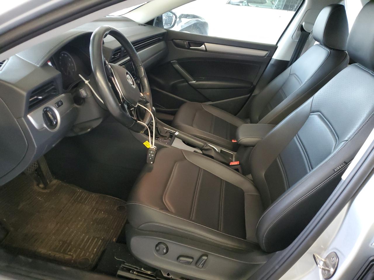 1VWSA7A35LC018355 2020 Volkswagen Passat Se