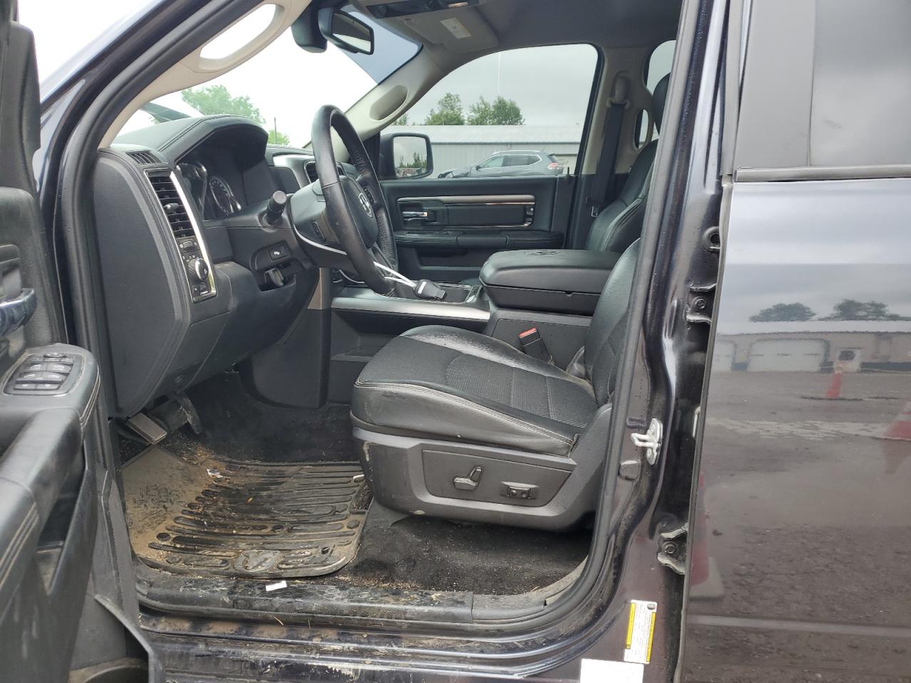 1C6RR7MT9FS725322 2015 Ram 1500 Sport