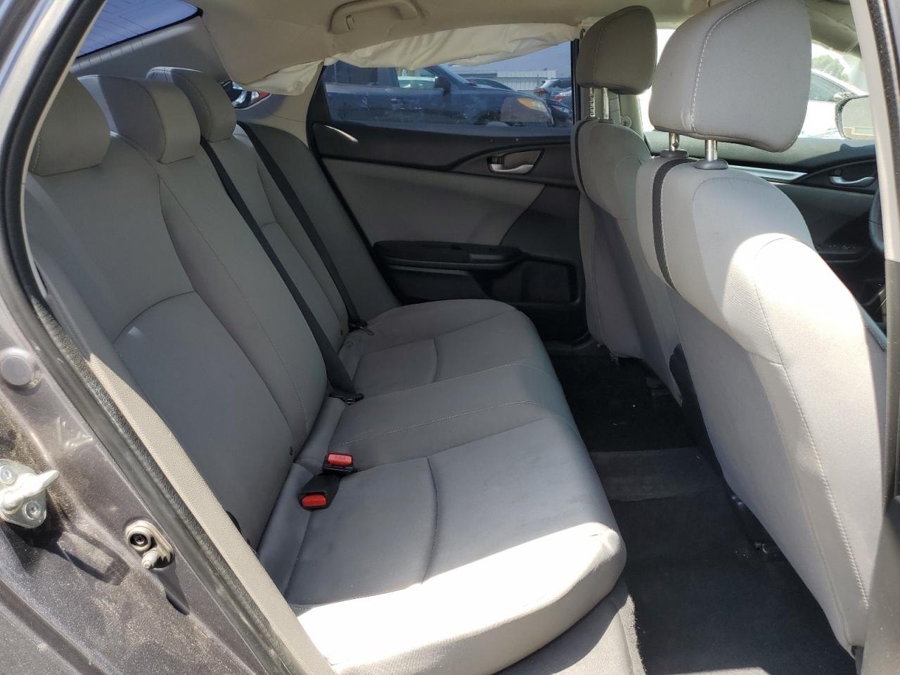 2HGFC2F58JH522695 2018 Honda Civic Lx