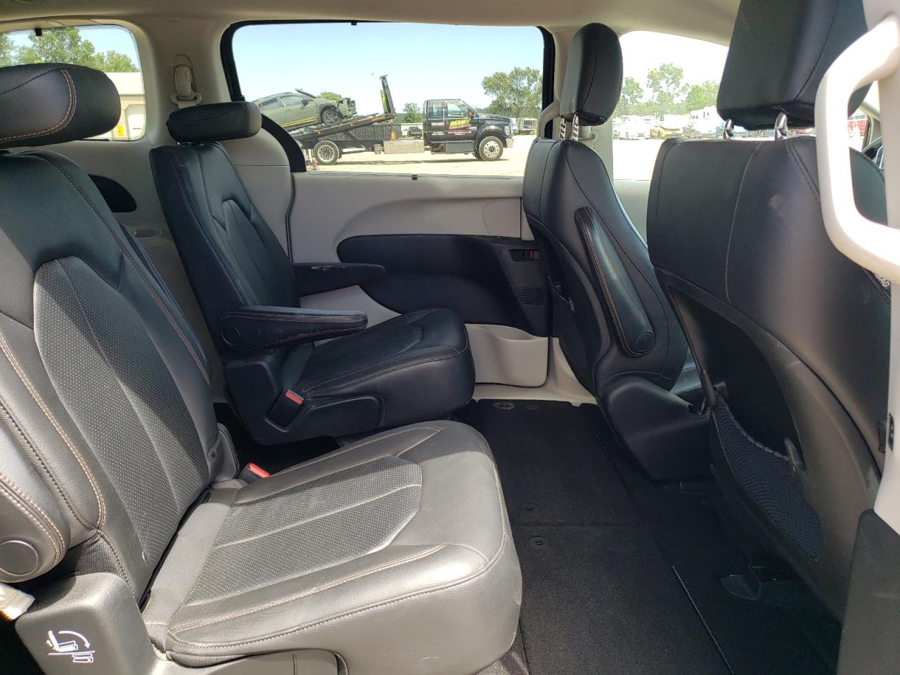 2C4RC1BG4KR560269 2019 Chrysler Pacifica Touring L