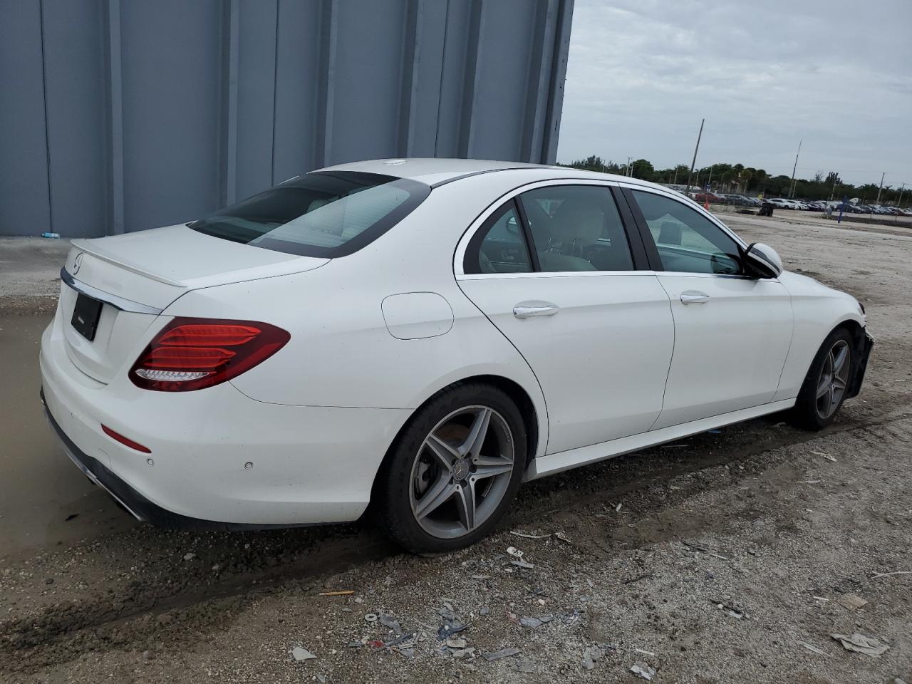 WDDZF4JB2HA051556 2017 Mercedes-Benz E 300