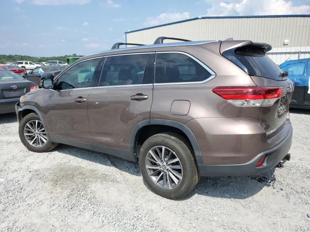 VIN 5TDKZRFH9KS360822 2019 Toyota Highlander, SE no.2