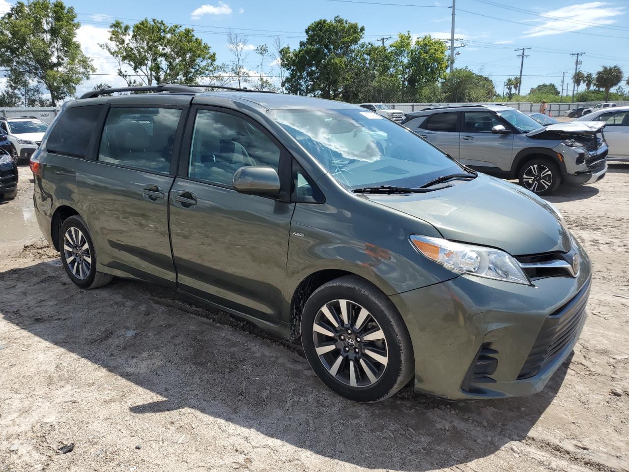 2018 Toyota Sienna Le vin: 5TDJZ3DC3JS200983