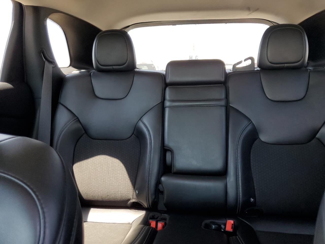 1C4PJMLB5KD181592 2019 Jeep Cherokee Latitude Plus