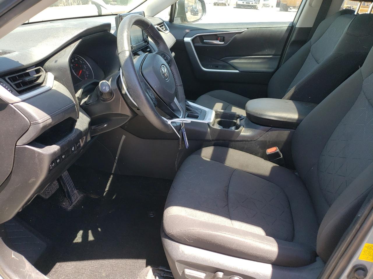 2T3P1RFV9MW220385 2021 Toyota Rav4 Xle