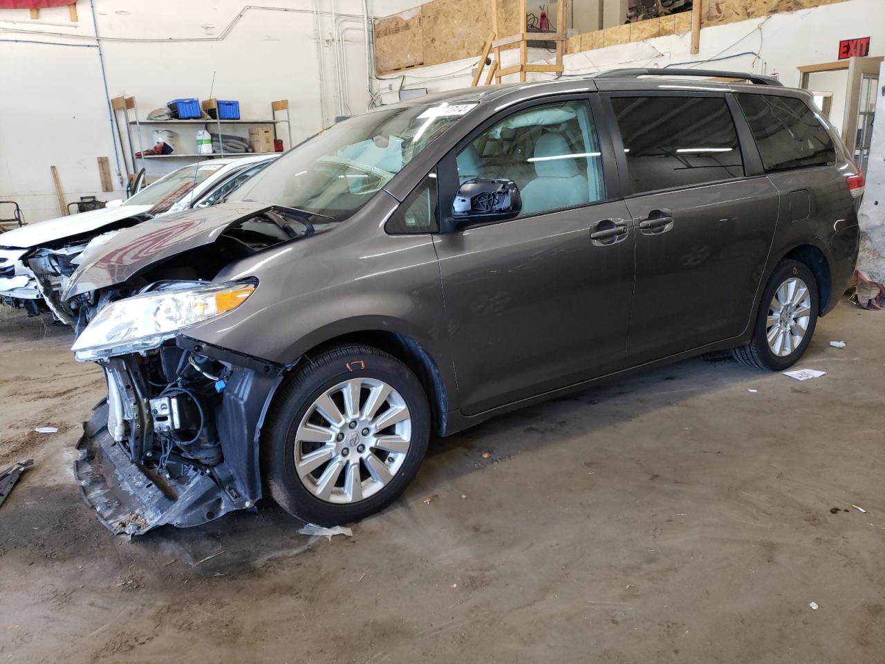 5TDJK3DC2ES076215 2014 Toyota Sienna Le