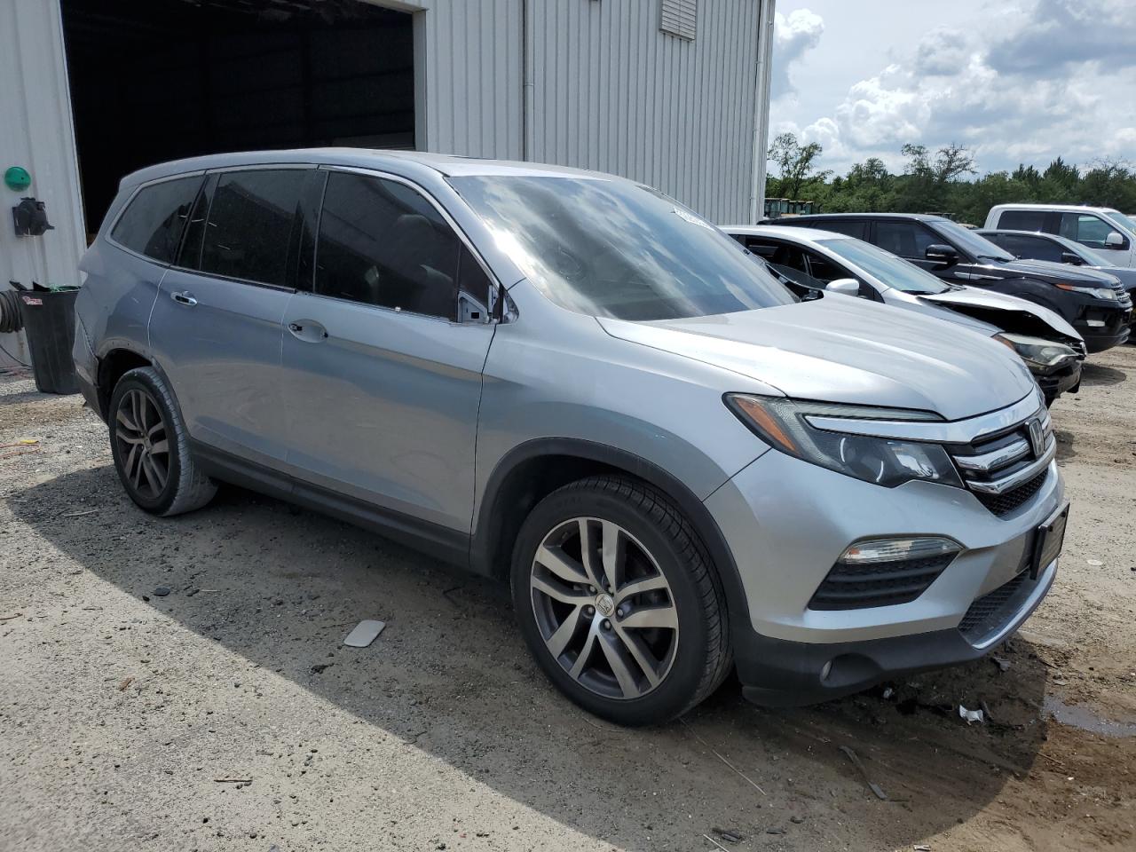 5FNYF5H90HB045261 2017 Honda Pilot Touring