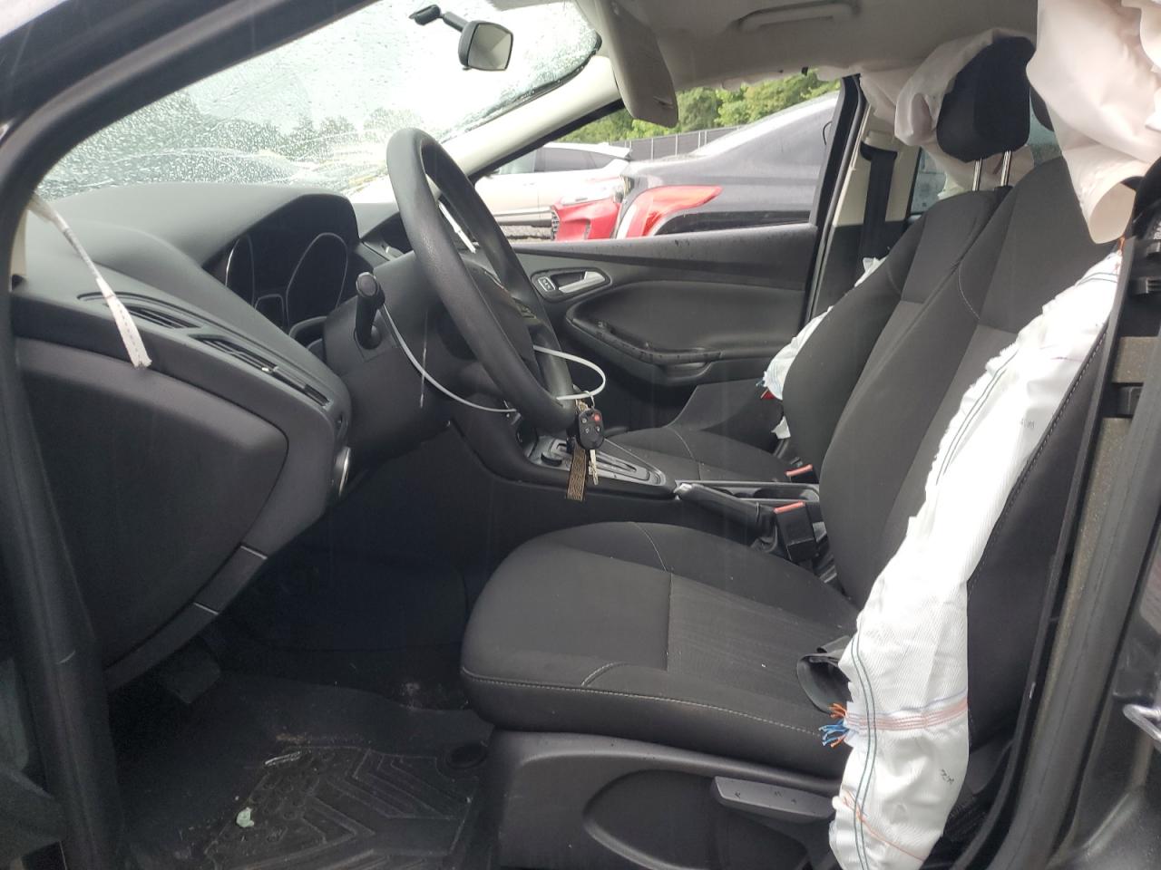 1FADP3FE8JL318715 2018 Ford Focus Se