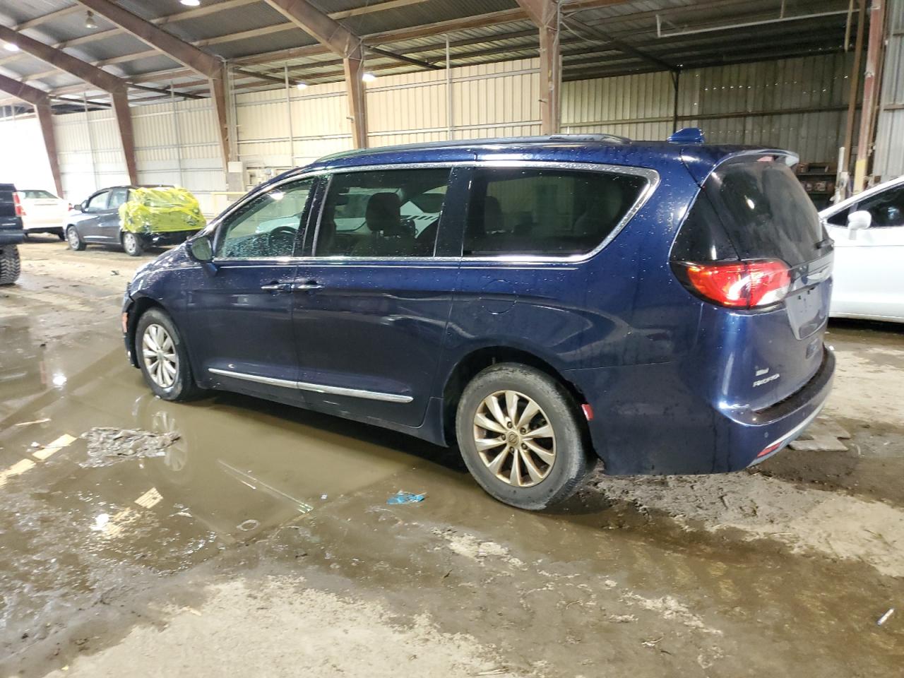 2017 Chrysler Pacifica Touring L vin: 2C4RC1BG9HR512548