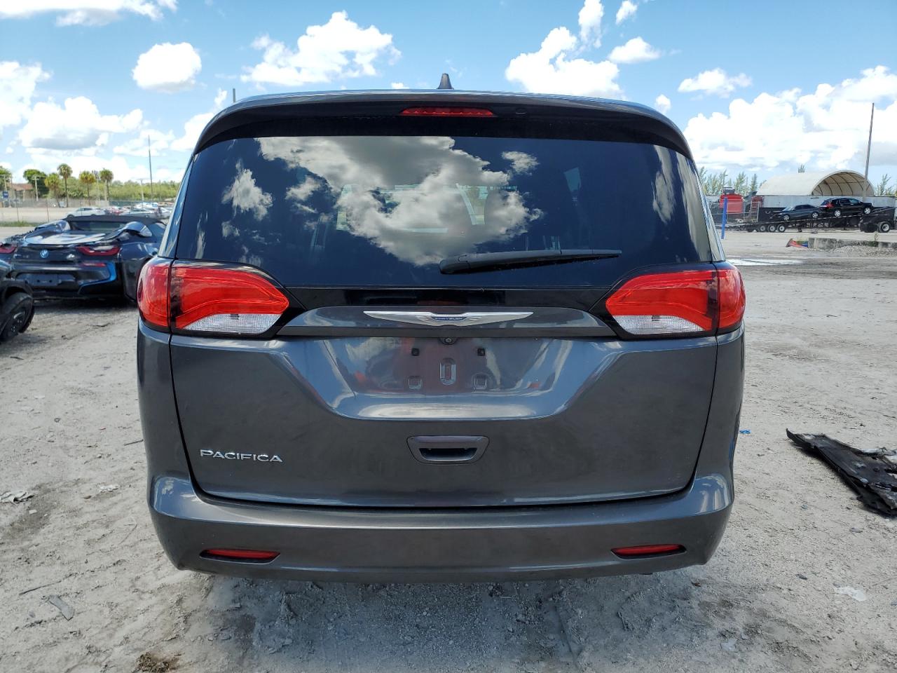 2017 Chrysler Pacifica Touring vin: 2C4RC1DGXHR653965