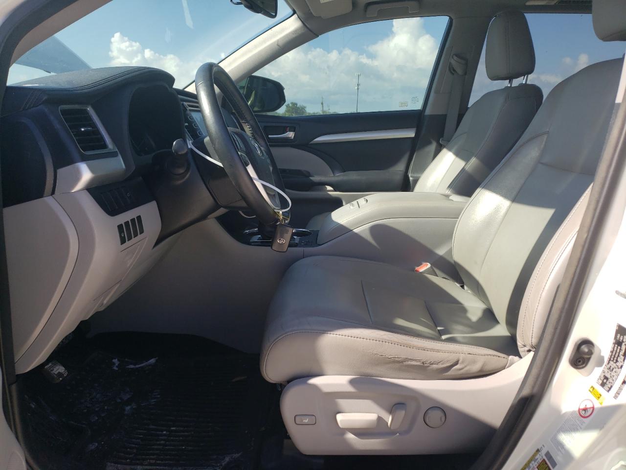 5TDJKRFH0FS156688 2015 Toyota Highlander Xle