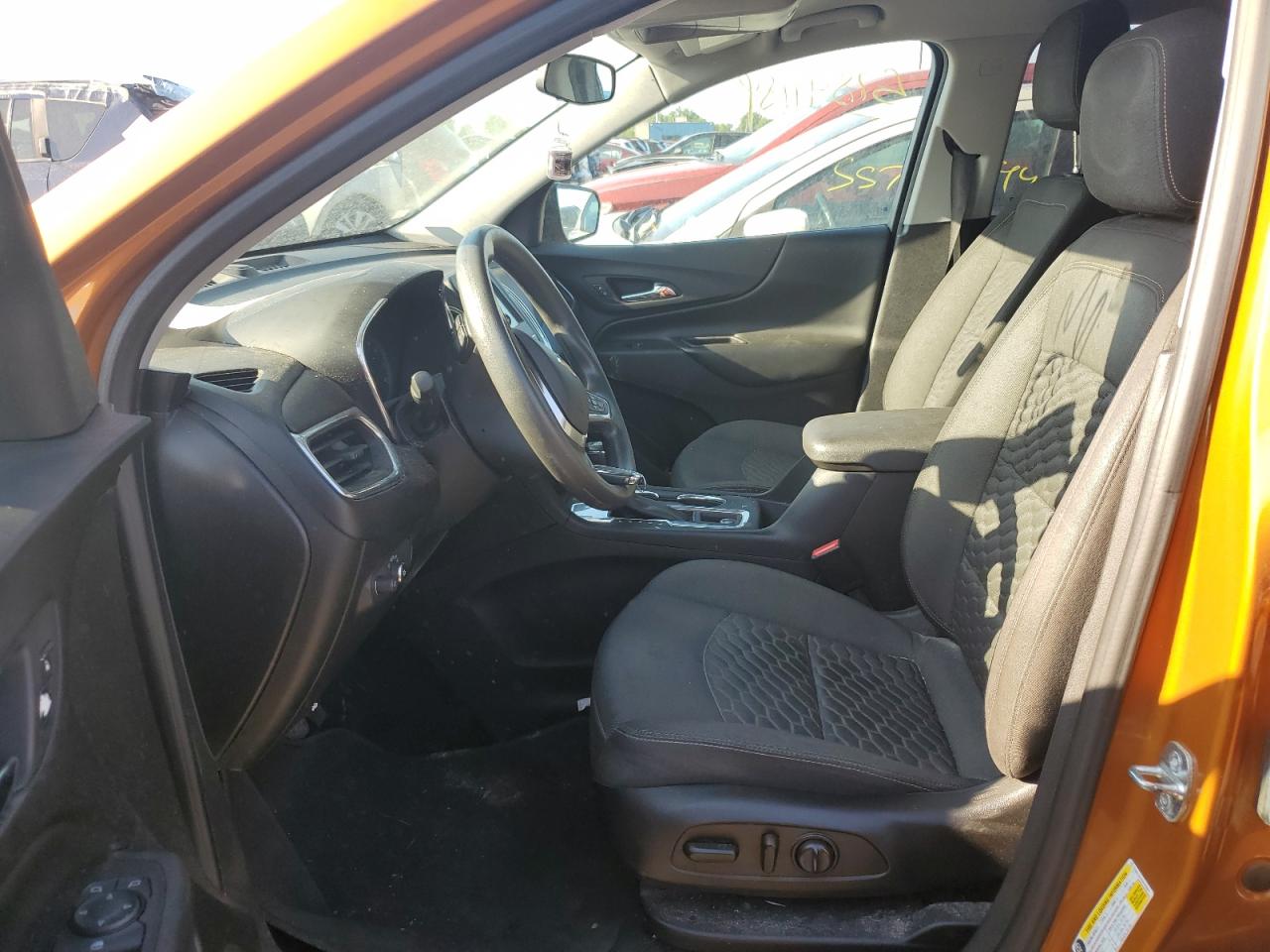 2GNAXJEV9J6105064 2018 Chevrolet Equinox Lt