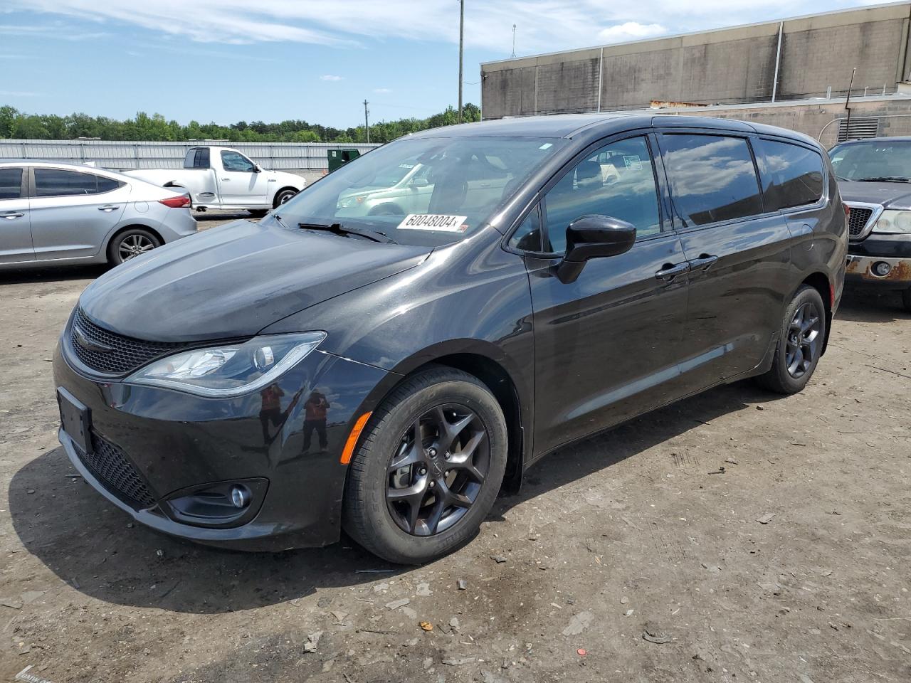 2019 Chrysler Pacifica Touring Plus vin: 2C4RC1FG4KR738143