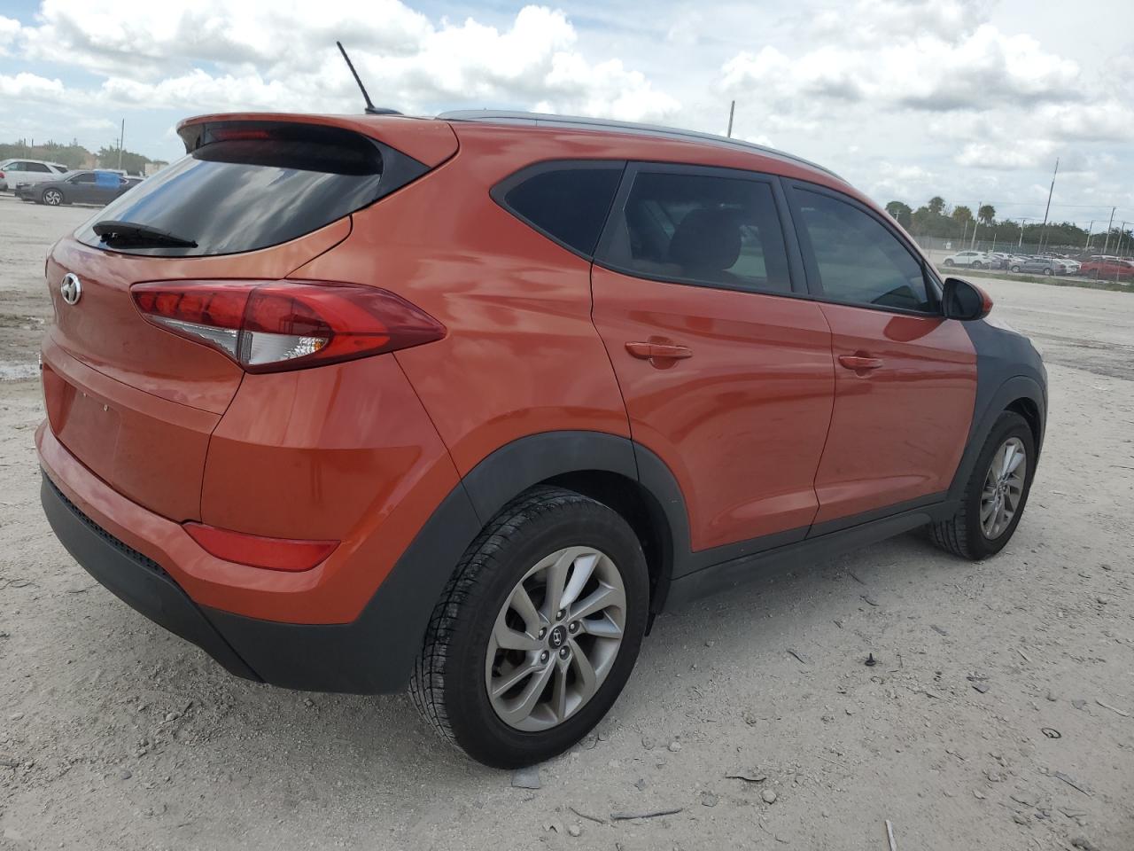 KM8J33A4XGU125701 2016 Hyundai Tucson Limited