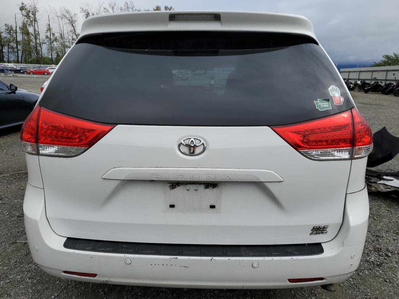 5TDDK3DC2ES079855 2014 Toyota Sienna Xle