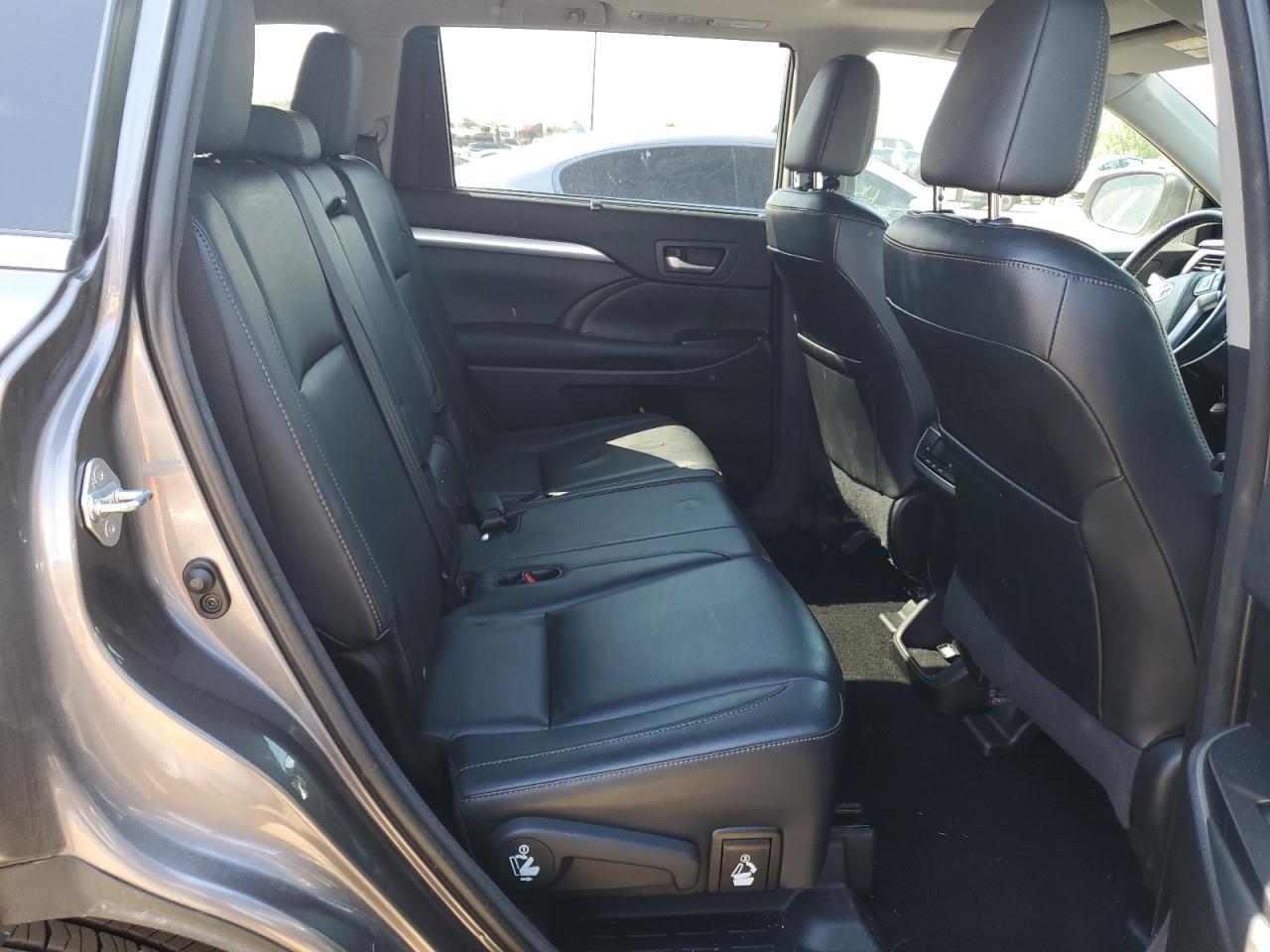 5TDJKRFH6FS157358 2015 Toyota Highlander Xle