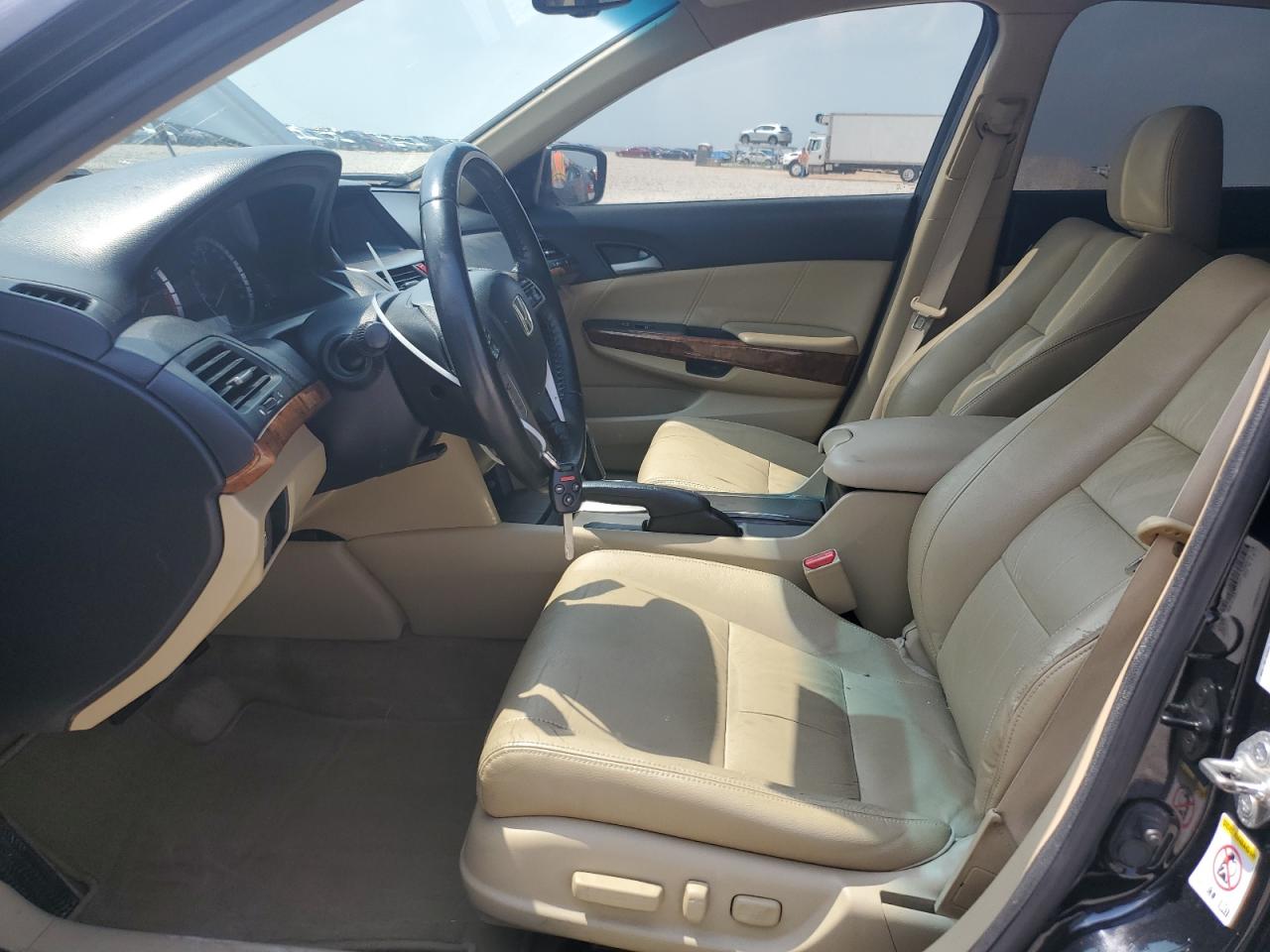 1HGCP3680BA900323 2011 Honda Accord