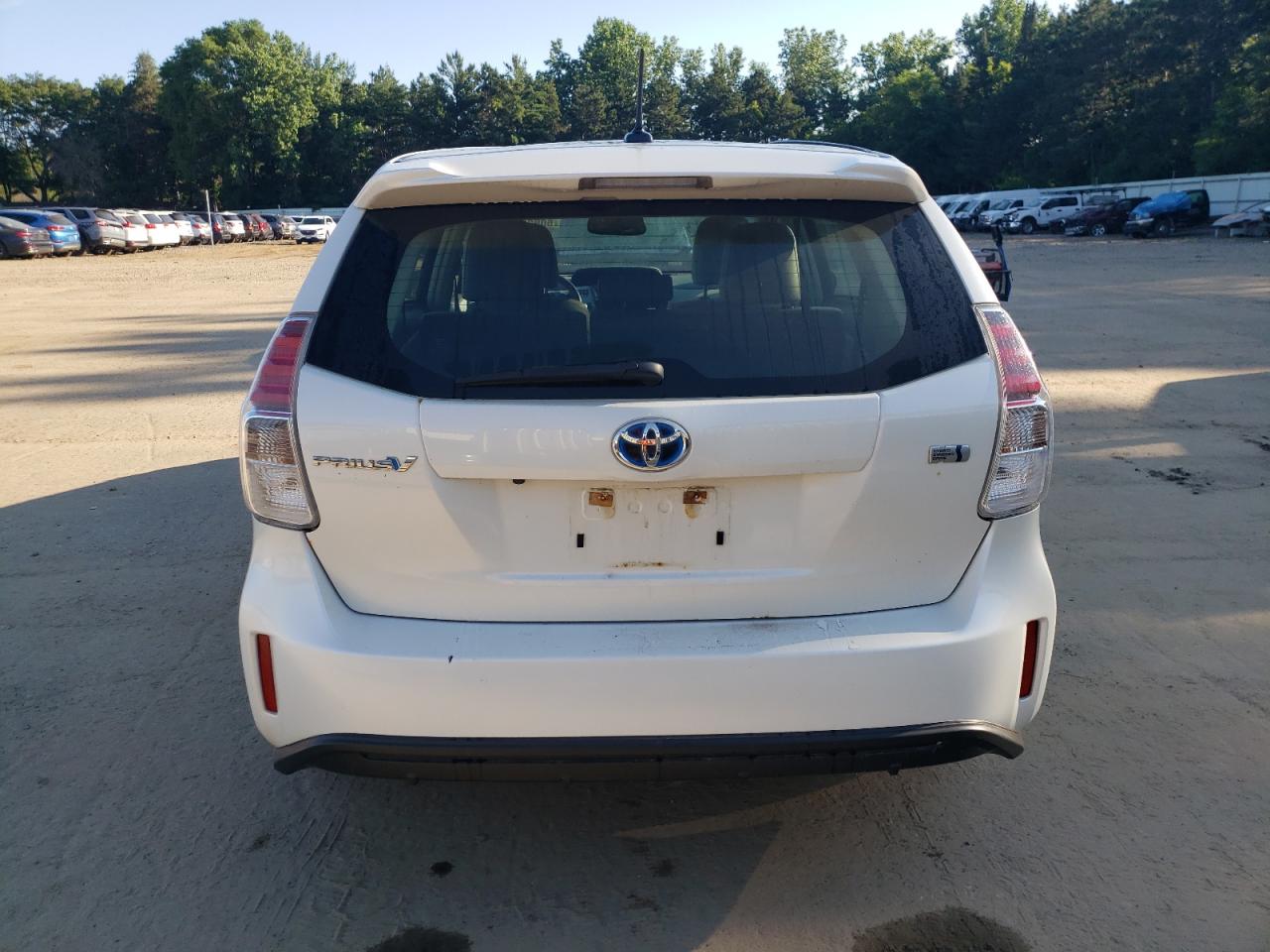 JTDZN3EU0GJ041853 2016 Toyota Prius V