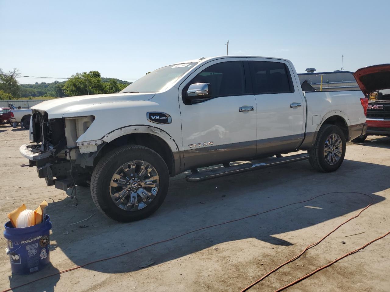 1N6AA1E51HN530579 2017 Nissan Titan Sv