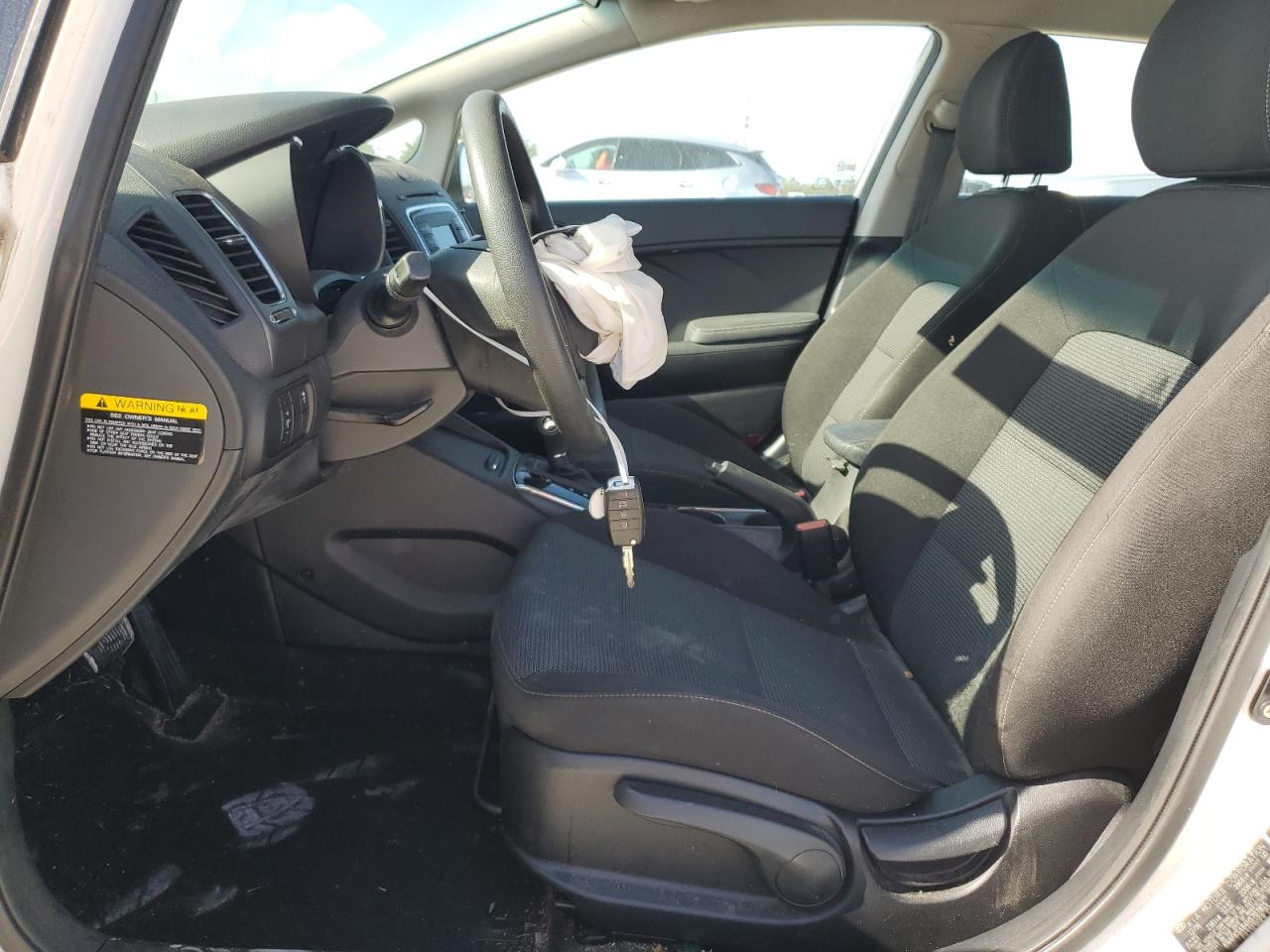 KNAFK5A84H5707815 2017 Kia Forte Lx