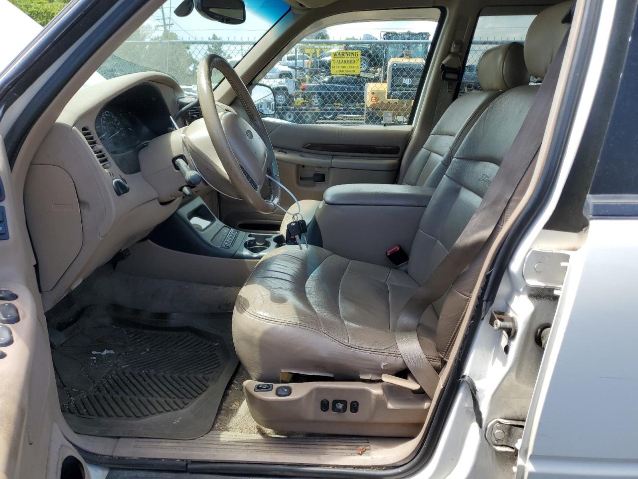 1FMDU85P8YZA80919 2000 Ford Explorer Limited