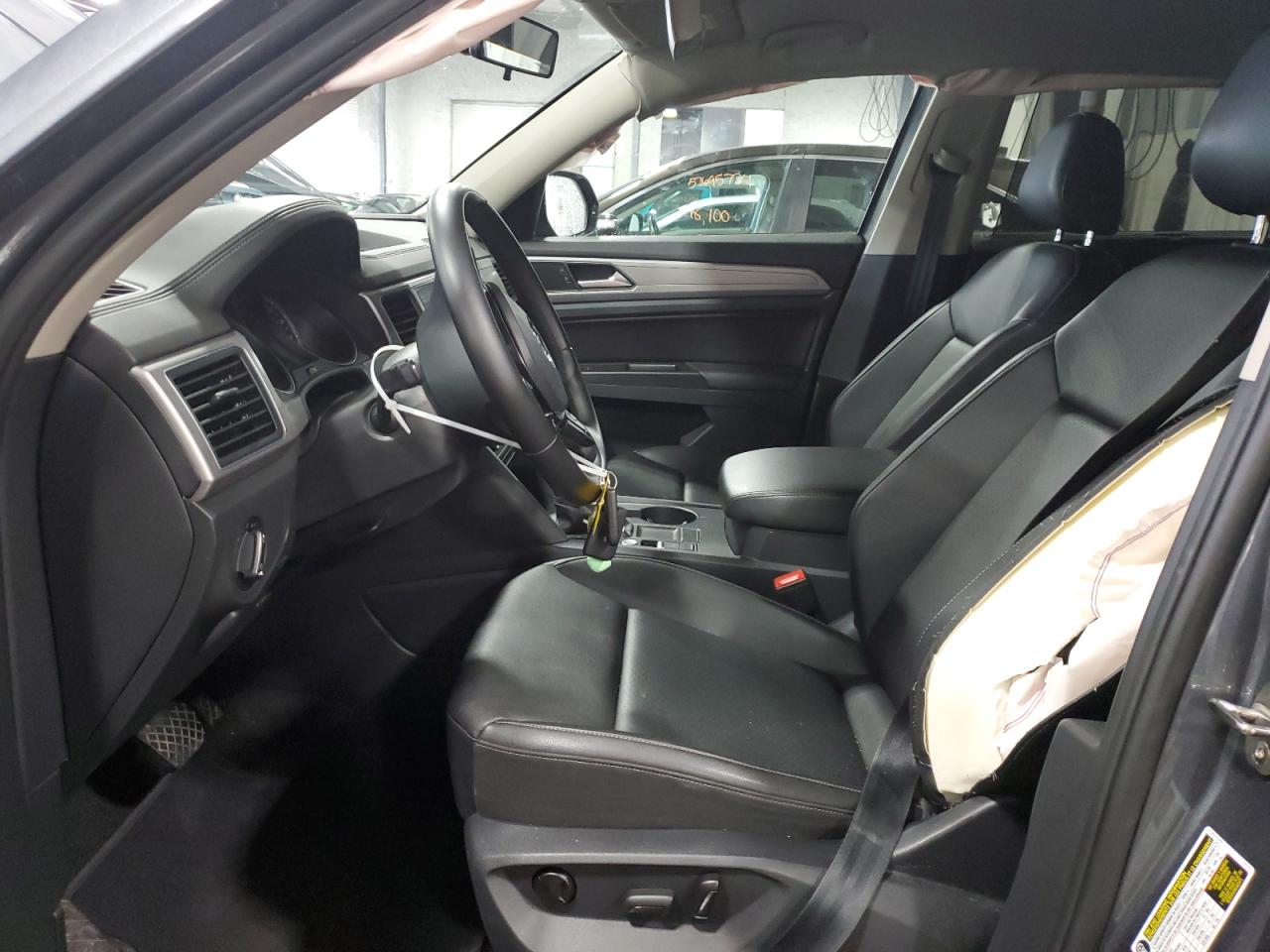 1V2DR2CA8KC623826 2019 Volkswagen Atlas Se