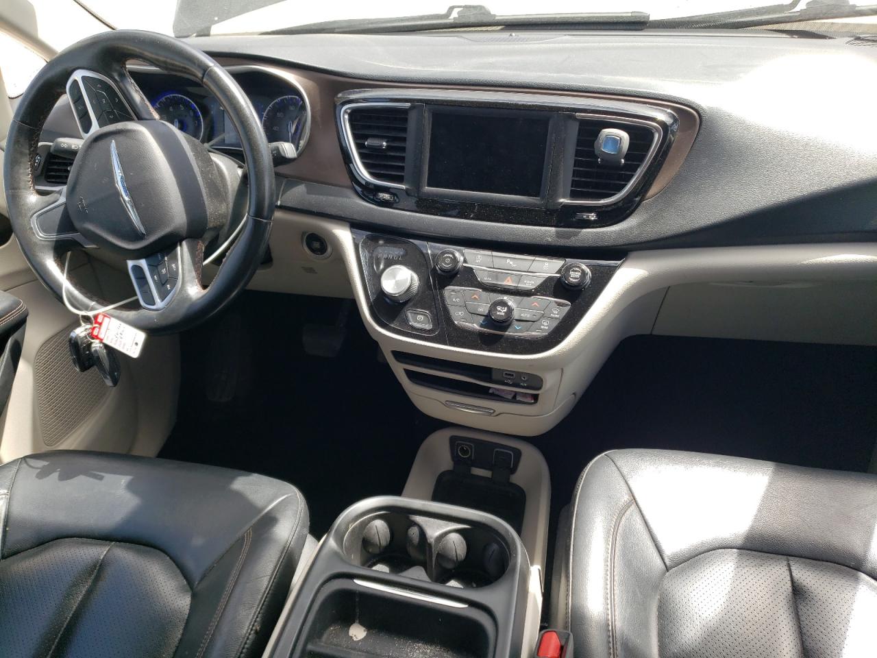 2C4RC1BG4KR560269 2019 Chrysler Pacifica Touring L