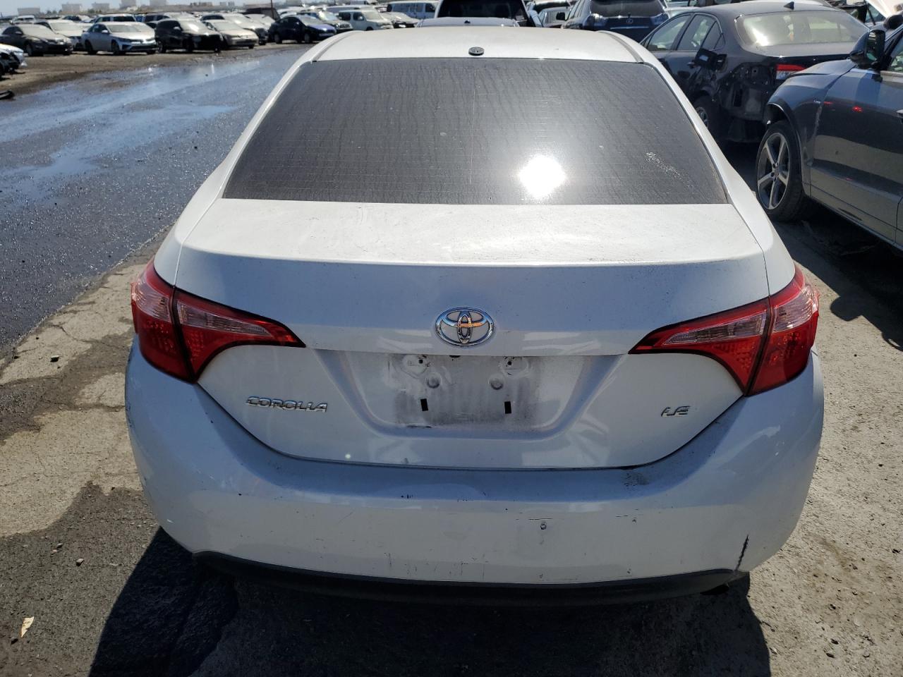 2018 Toyota Corolla L vin: 5YFBURHE3JP798647