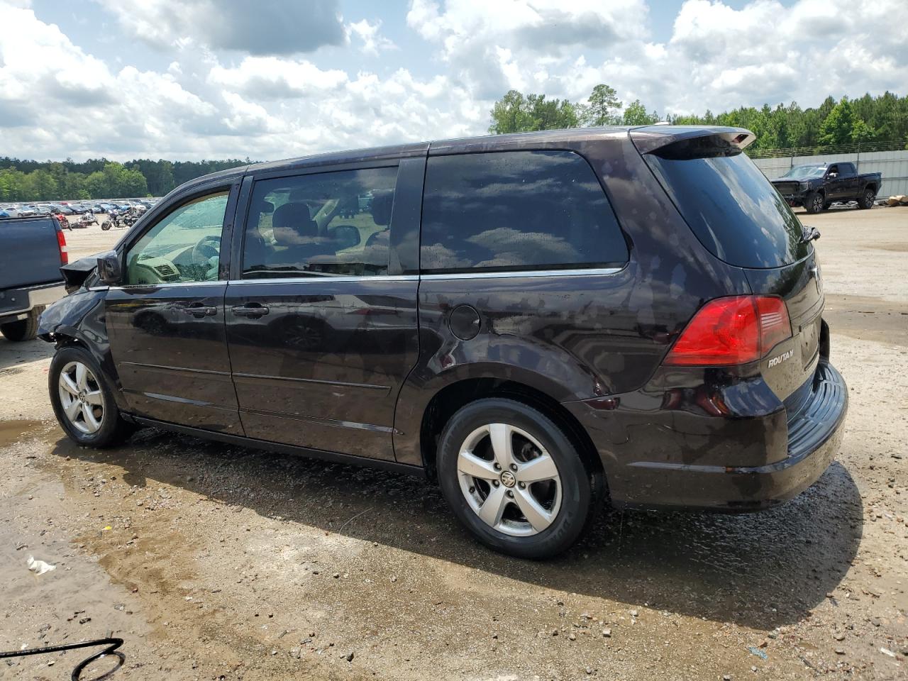 2V4RW3D14AR323278 2010 Volkswagen Routan Se