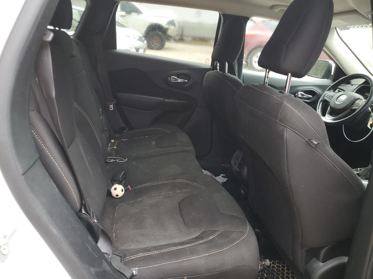 1C4PJMCS9GW148140 2016 Jeep Cherokee Latitude