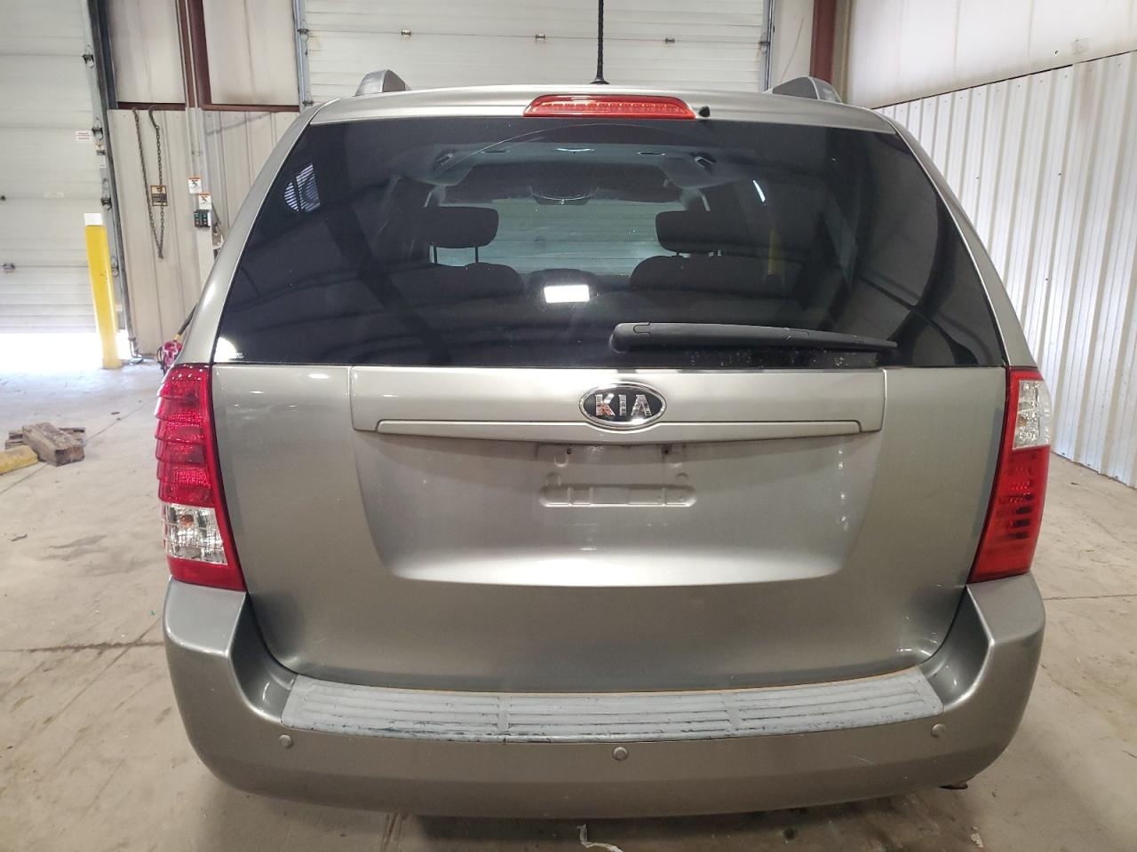 KNDMG4C38A6351795 2010 Kia Sedona Lx