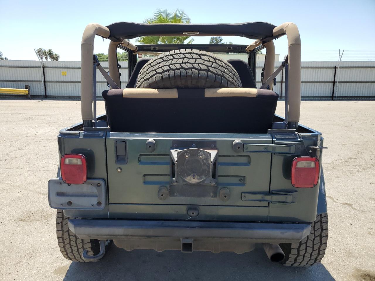 1J4FA59S52P748028 2002 Jeep Wrangler / Tj Sahara