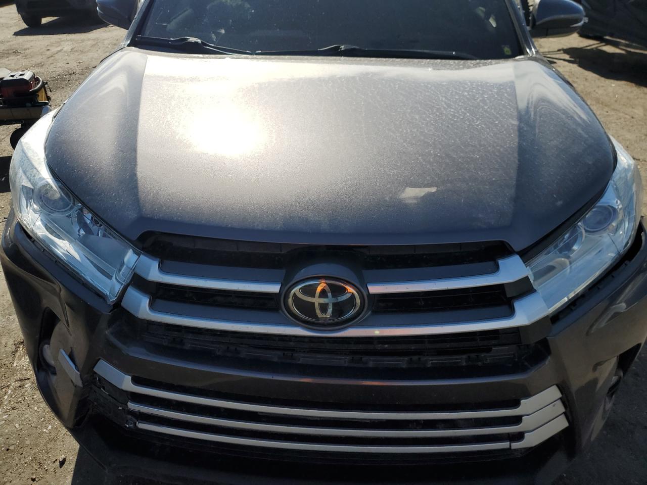 5TDJZRFH1HS467836 2017 Toyota Highlander Se