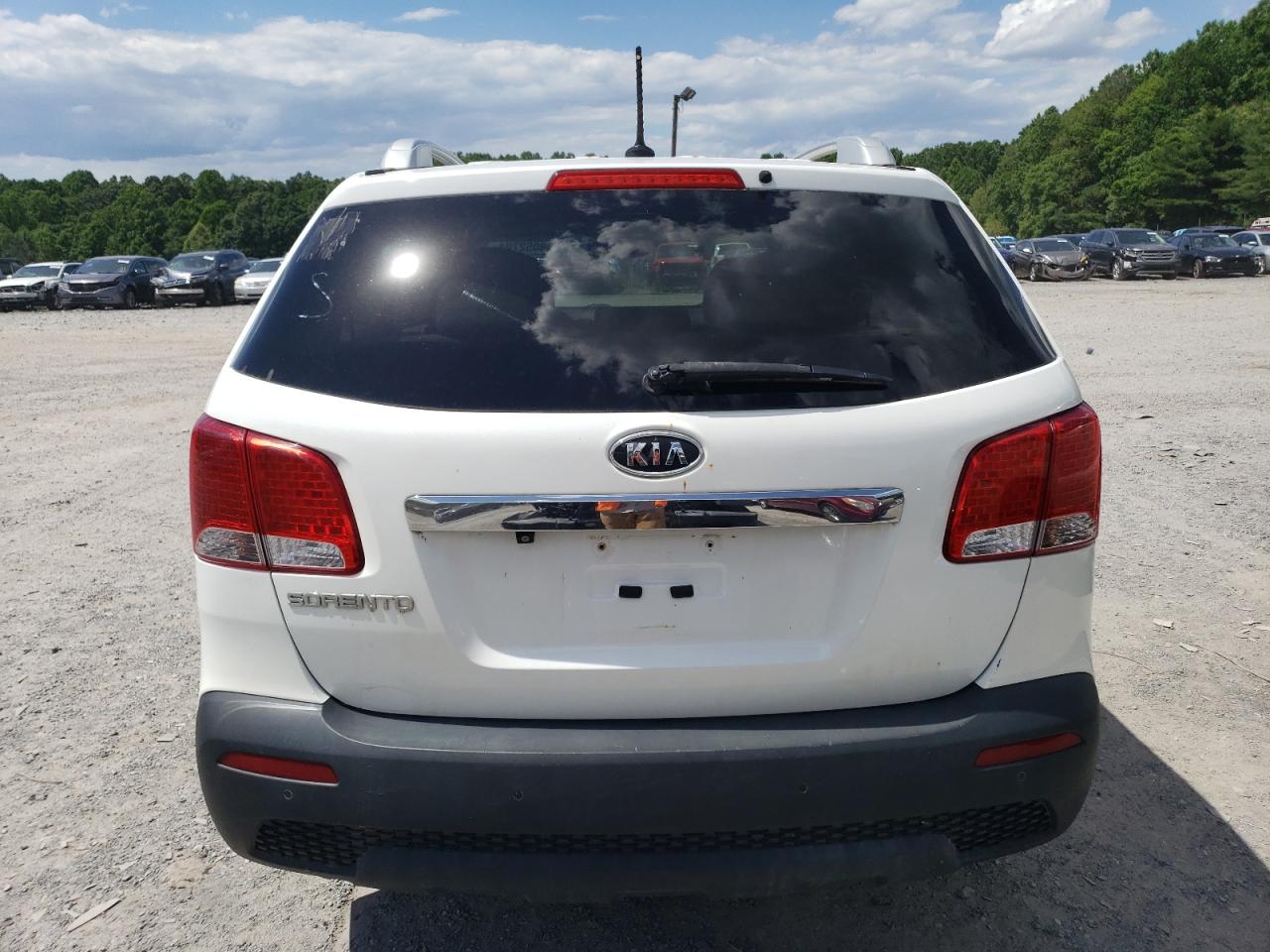 5XYKTDA18BG165905 2011 Kia Sorento Base