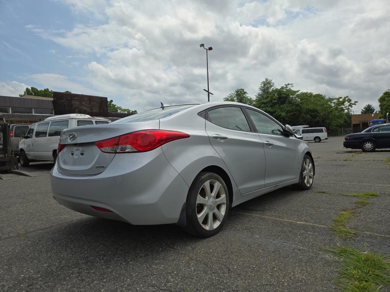 2013 Hyundai Elantra Gls vin: 5NPDH4AE7DH276714