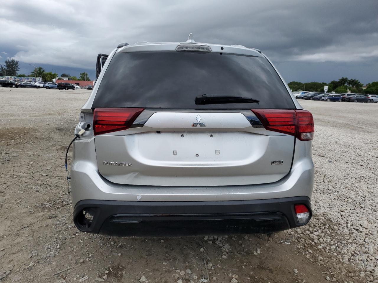 JA4AZ3A38LZ029230 2020 Mitsubishi Outlander Se