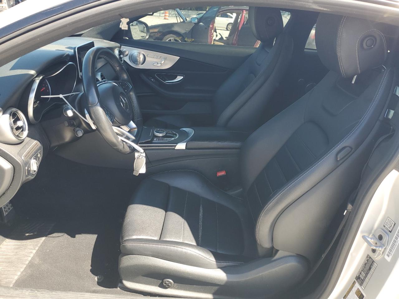 WDDWJ4JB2JF667042 2018 Mercedes-Benz C 300