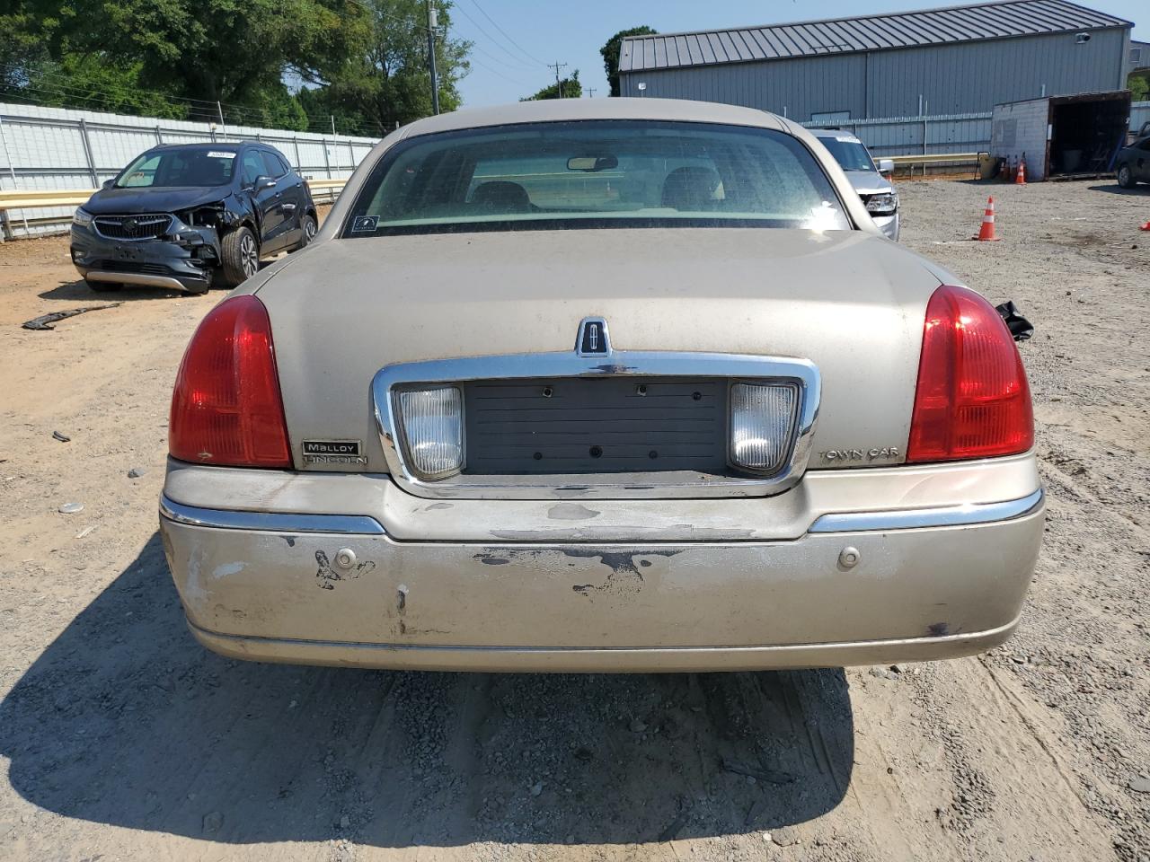 1LNHM81W15Y626007 2005 Lincoln Town Car Signature